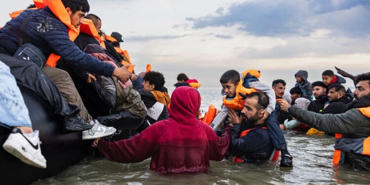 Fresh blow for Keir Starmer as new milestone hit in Channel crisis | Politics | News