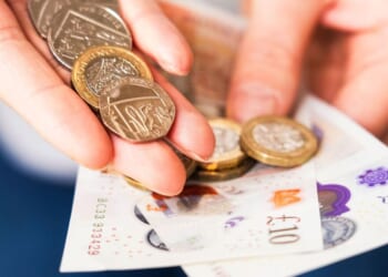 HMRC issues Christmas pay warning after thousands given wrong wage | UK | News