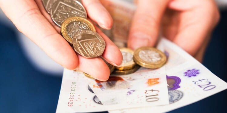 HMRC issues Christmas pay warning after thousands given wrong wage | UK | News