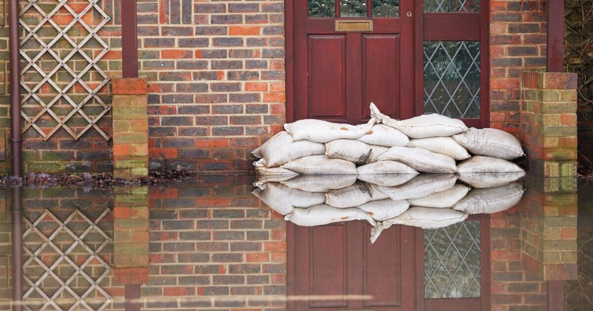 Households urged to 'prepare a flood kit' before Sunday | Weather | News