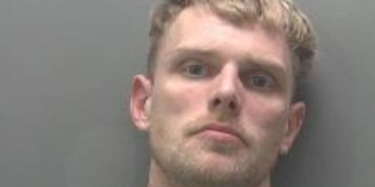 Jealous thug strangled girlfriend after flying into rage over childcare phone call | UK | News