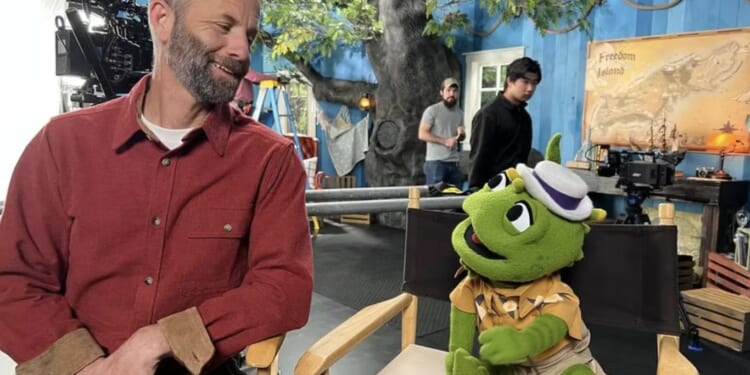 Kirk Cameron returns with season 2 of ‘Iggy and Mr. Kirk'