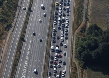 M2 traffic LIVE: Chaos as horror crash leaves major motorway shut for hours | UK | News
