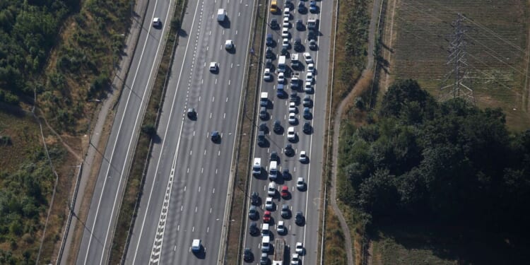 M2 traffic LIVE: Chaos as horror crash leaves major motorway shut for hours | UK | News