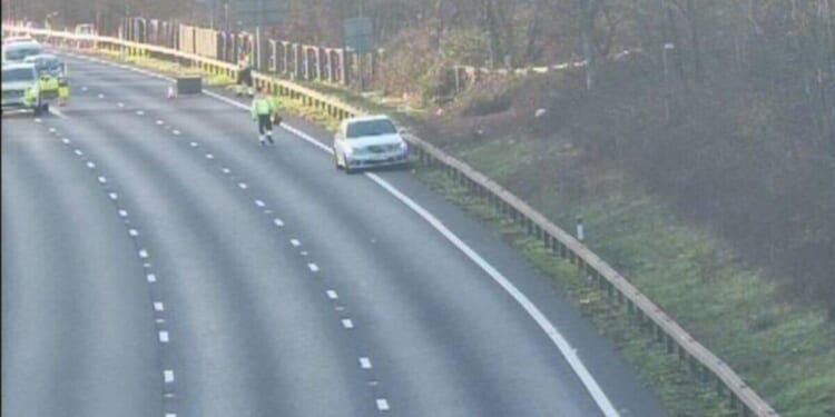 M25 traffic LIVE: Lane closure sparks delays | UK | News