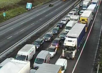 M40 traffic LIVE: Drivers face rush hour chaos as crash sparks 5.5-mile tailback | UK | News