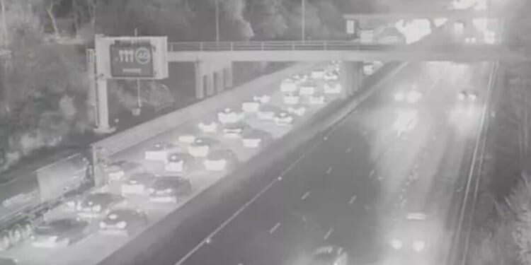 M6 and M62 traffic RECAP: Multi-vehicle crash sparks 90 minute delays as lanes closed | UK | News