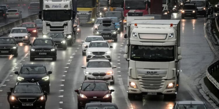 M606 LIVE: Motorway closed in both directions as drivers warned of 'long delays' | UK | News