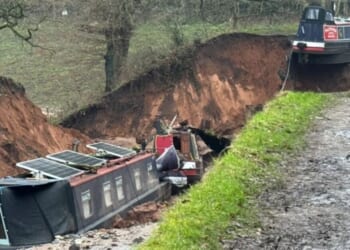 Major incident declared as huge sinkhole swallows canal in UK county | UK | News