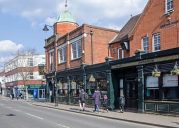 Neighbourhood in pretty town 'best place in England' thanks to 7 factors | UK | News