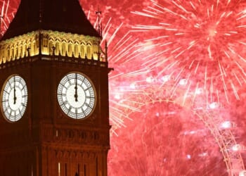New Year's Eve: London fireworks spectacular rings in 2026 as 100,000 people watch | UK | News