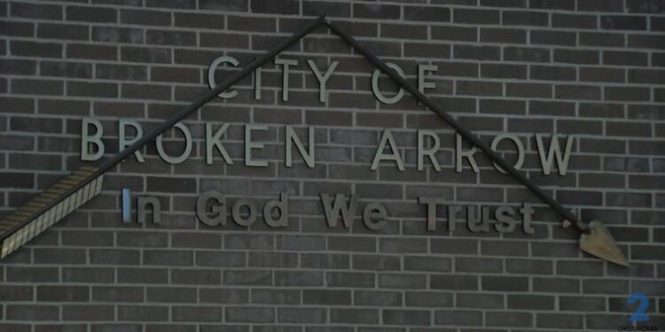 Okla. lawmaker calls for prayer after Islamic development gets OK