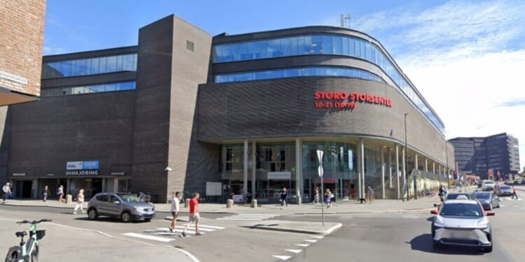 Oslo shooting LIVE: Gunman opens fire as police swarm busy shopping centre | World | News