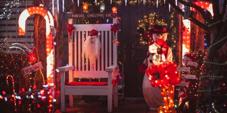 Paedo caught red-handed helping 'as an elf' in school Santa's grotto | UK | News