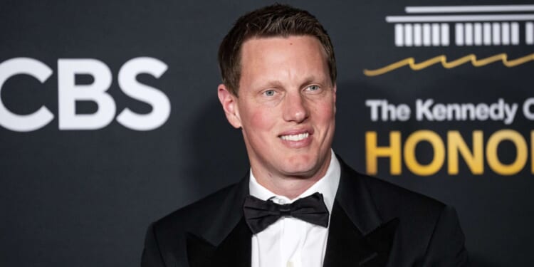 Paramount makes $108B play for Warner Bros., challenging Netflix deal