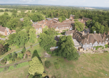 Priest in Chelmsford diocese barred from schoolteaching over safeguarding failure