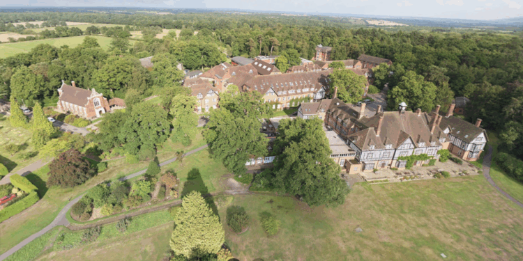 Priest in Chelmsford diocese barred from schoolteaching over safeguarding failure