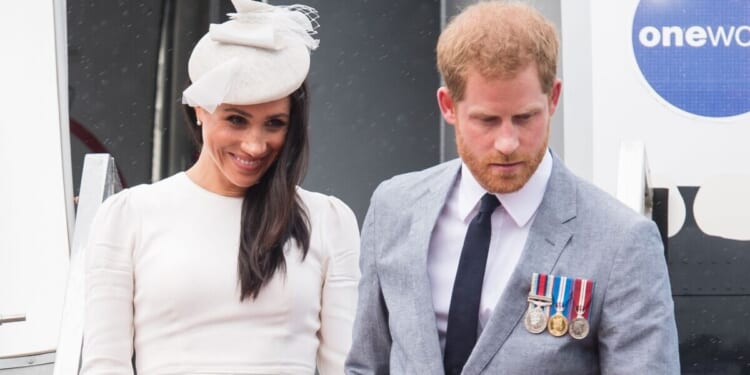 Prince Harry torn over 'relentless' Meghan Markle as body language analysed | Royal | News