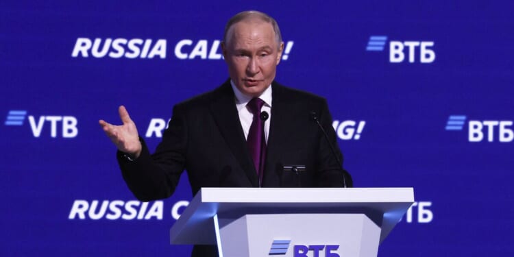 Putin sends chilling WW3 threat to UK before peace talks | World | News