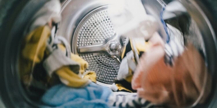 Quick and easy way to dry clothes in winter without dryer | UK | News