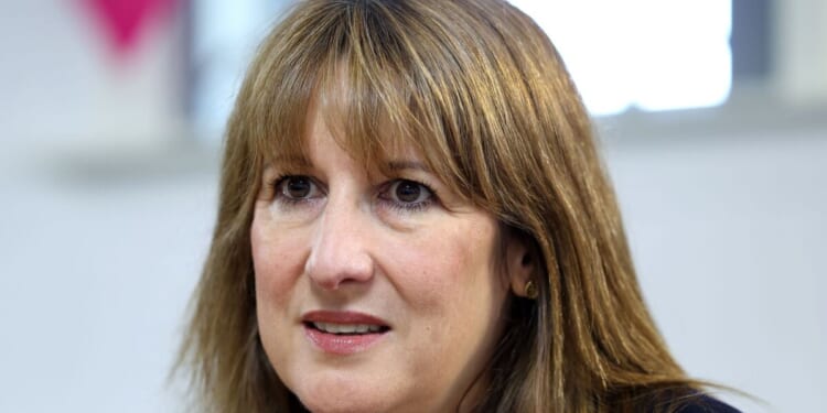 Rachel Reeves 'ignored warnings' as 1 change to strike £930m sector | Politics | News