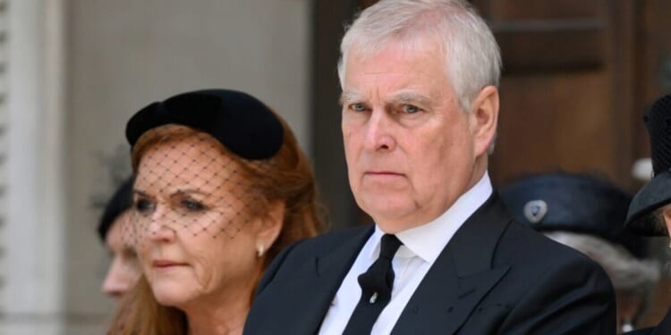 Royal Family LIVE: Andrew 'struggling' as Sarah Ferguson sends 'desperate cards to royals' | Royal | News