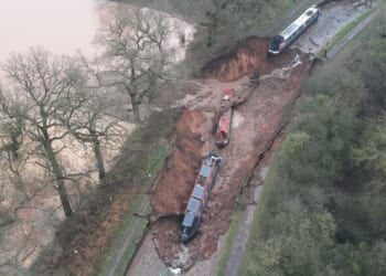 Three boats stranded after being swallowed by sinkhole