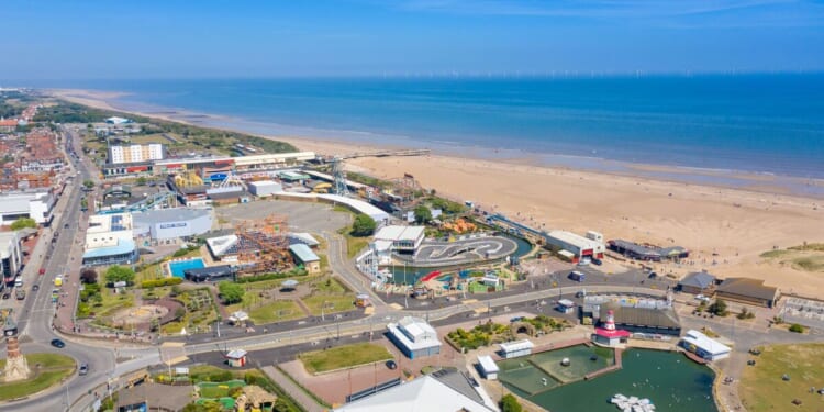 Skegness fire LIVE: Huge blaze erupts with smoke filling iconic seasid | UK | News