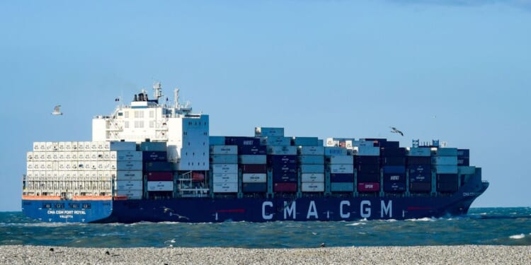 Suspected Russian agents 'slip into UK on cargo ships' | UK | News