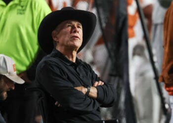 Texas governor strips two Muslim groups of the right to buy land in the state by calling them terrorists