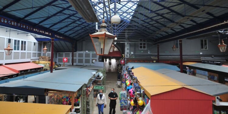 Tragedy as man collapses and dies in front of shoppers | UK | News