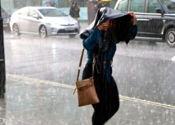 UK weather maps show Britain 'disappearing' under 712-mile storm | Weather | News