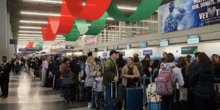 U.S. Airlines Cancel Over 1,800 Flights Due To Major Winter Storm
