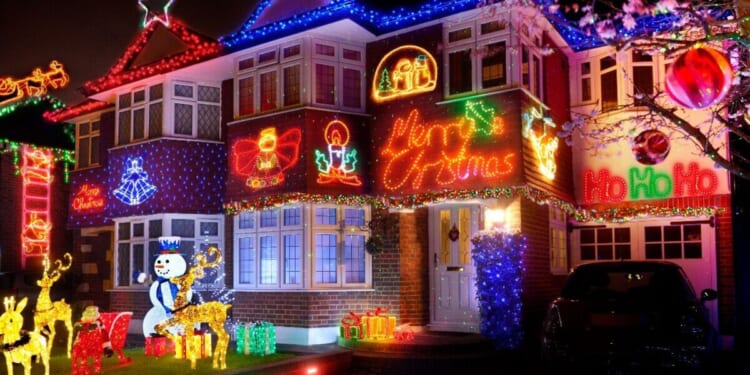 Urgent Christmas warning as heartless burglars target homes left empty | UK | News