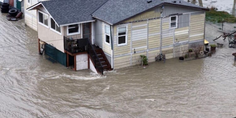 Washington flood: State-wide emergency as 'deadly' weather sparks evacuations | World | News