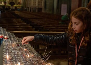 Young attracted to distinctive religious subcultures, Roman Catholic authors say