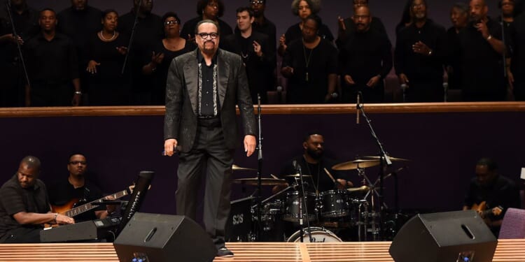 Award-winning singer who 'changed the face' of gospel music dies