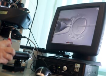 Doctors impregnated wife with another man's semen, lawsuit claims