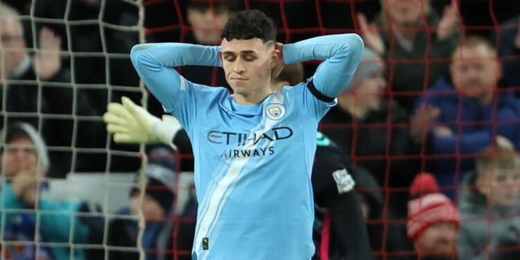 Manchester City drop points in title race as in-form Sunderland continue incredible home record