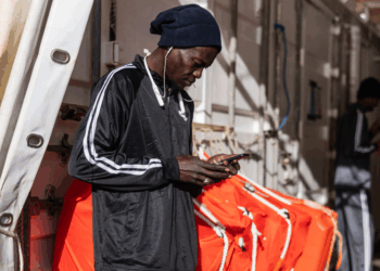 Border Force set to seize mobile phones from Channel arrivals in bid to smash people-smuggling gangs