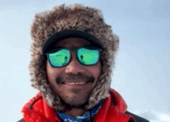 British Army veteran double amputee hailed after breaking climbing world record that took SIX YEARS