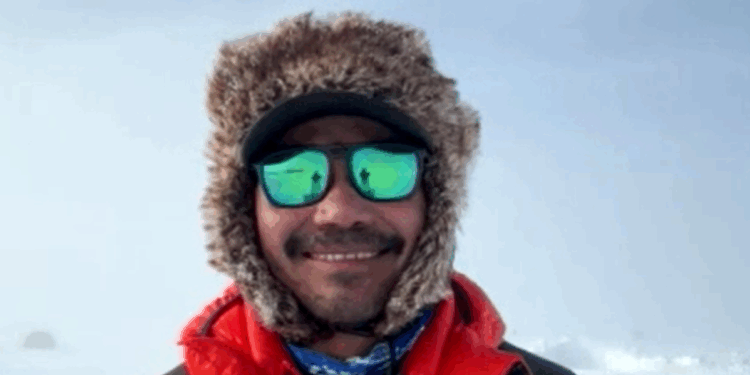 British Army veteran double amputee hailed after breaking climbing world record that took SIX YEARS