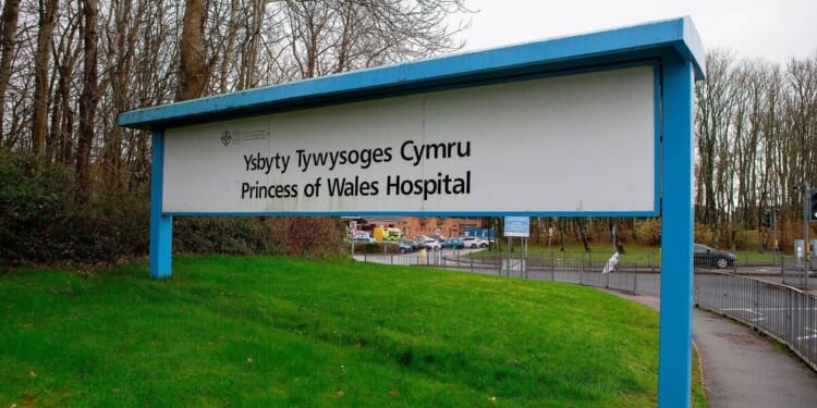 Nurse stabbed in face in horror attack by patient 'I felt fear' | UK | News