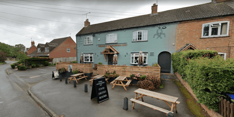 Council row breaks out over ‘intrusive’ gazebos at country pub as dramatic meeting descends into chaos