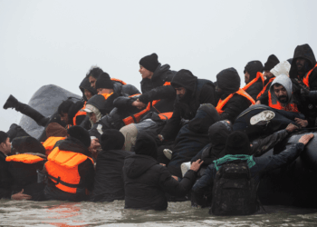 Keir Starmer's TikTok fails to make a dent in the dinghy crisis as HUNDREDS breach border