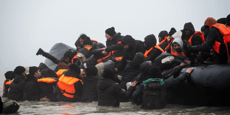 Keir Starmer's TikTok fails to make a dent in the dinghy crisis as HUNDREDS breach border