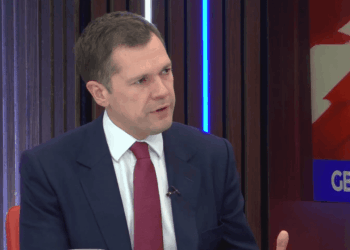 Robert Jenrick calls on Suella Braverman to join Reform UK as clock ticks on defection deluge