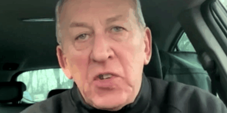 Crime: Former detective slams ‘out-of-touch police bosses’ as bobbies vanish from the beat: 'Too much bureaucracy!'