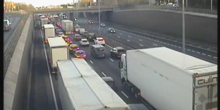 Dartford Tunnel CLOSED as lorry causes 'extensive damage' prompting emergency response