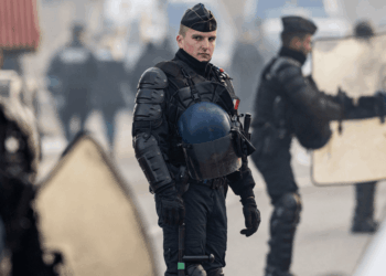 French Police told to stop using rubber bullets, tear gas and stun grenades against asylum seekers